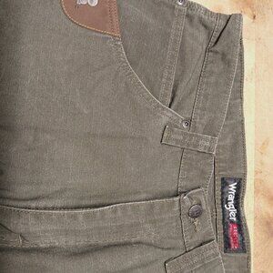 Wrangler RIGGS shorts 34" waist nearly new condition